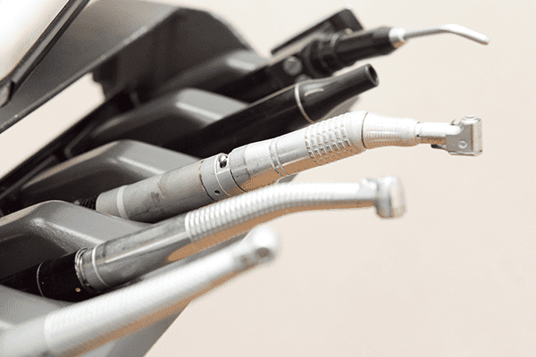 歯を削るドリルも患者様ごとに滅菌をしています