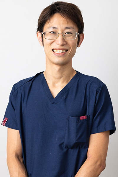 歯科医師：兼島 靖彦