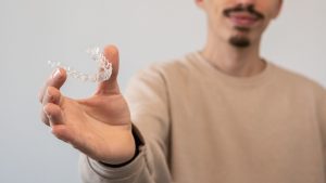 インビザラインで使用するアタッチメントとは？目的や種類を解説